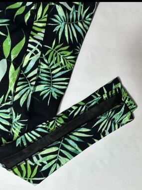 Women’s Tropical Leaf Print Leggings - Black & Green